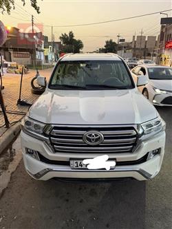 تۆیۆتا لاند کروزەر